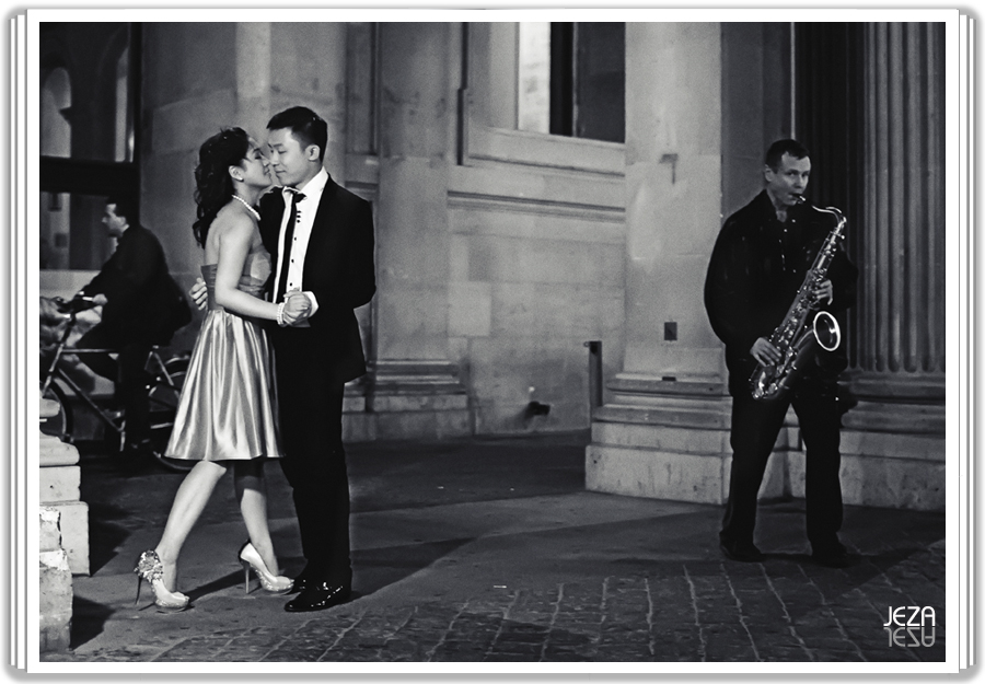 Anna and Perry Paris Photo shoot Engagement Pre Wedding  louvre