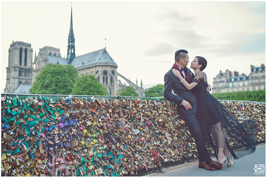 mimi & eddy Paris Pre Wedding near Cathédrale Notre Dame de Paris