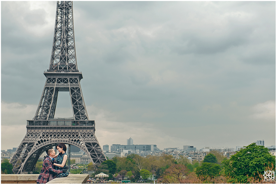 mimi & eddy Paris Pre Wedding under eiffel tower