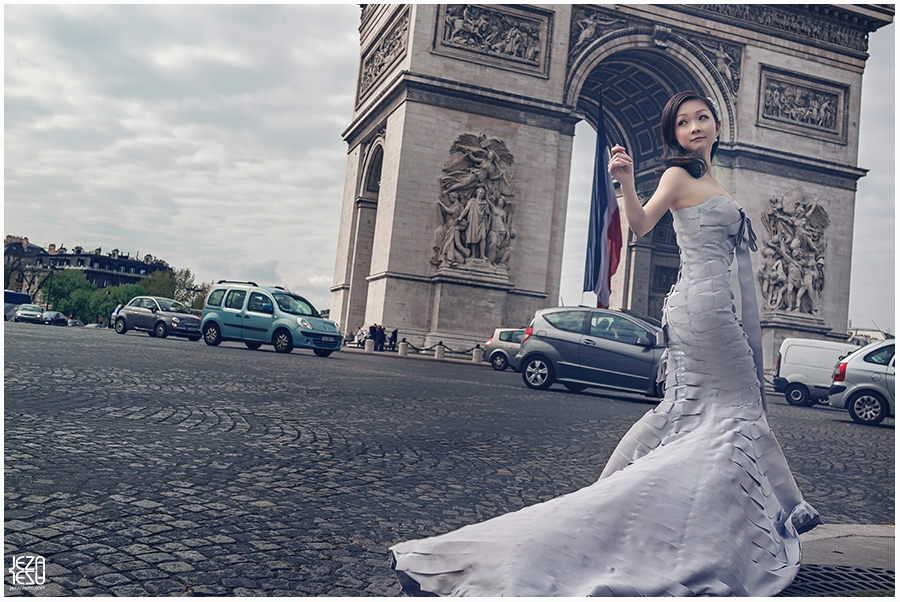 mimi & eddy Paris Pre Wedding near the Arc de Triomphe