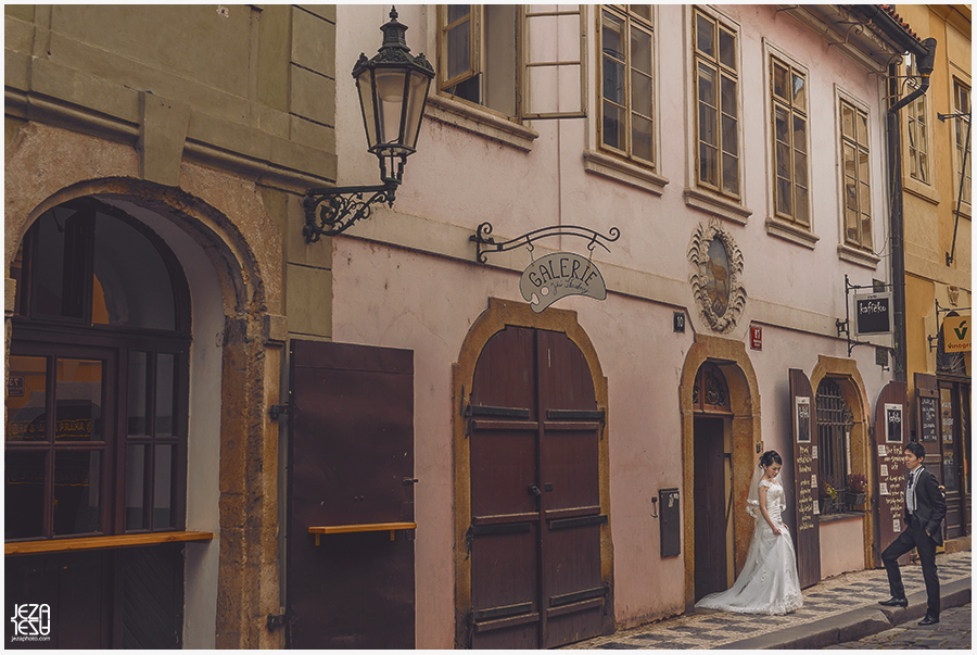 Czech Republic, Prague Pre Wedding Session on the Charles Bridge.