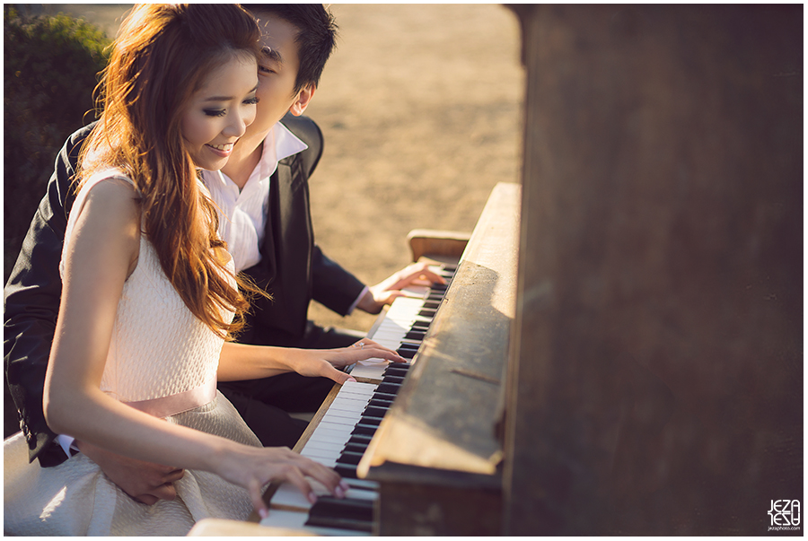 san francisco piano on the beach Pre wedding