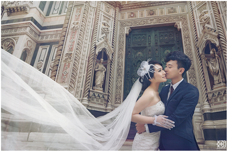 Florence, italy Pre-Wedding, Piazza del Duomo