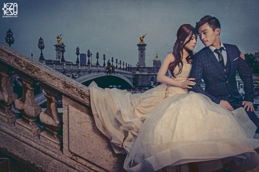 Don & Clara Paris Pre Wedding Engagement Photo shoot Pont Alexandre III