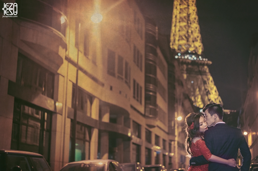 Don & Clara Paris Pre Wedding Engagement Photo shoot Eiffel Tower at night