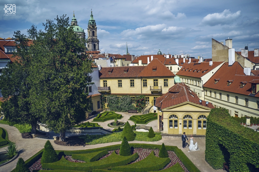 CZECH REPUBLIC – PRAGUE Pre Wedding Engagement photo shoot