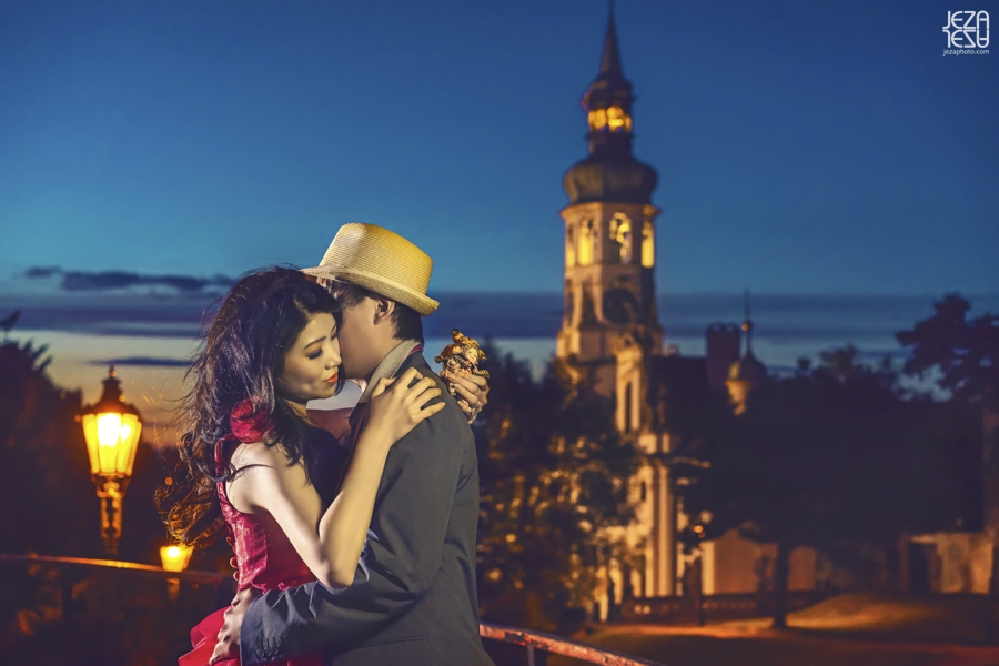 CZECH REPUBLIC – PRAGUE  castle Pre Wedding Engagement photo shoot