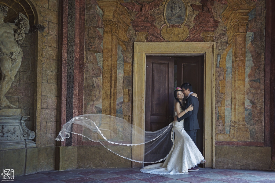 CZECH REPUBLIC – PRAGUE Pre Wedding Engagement photo shoot