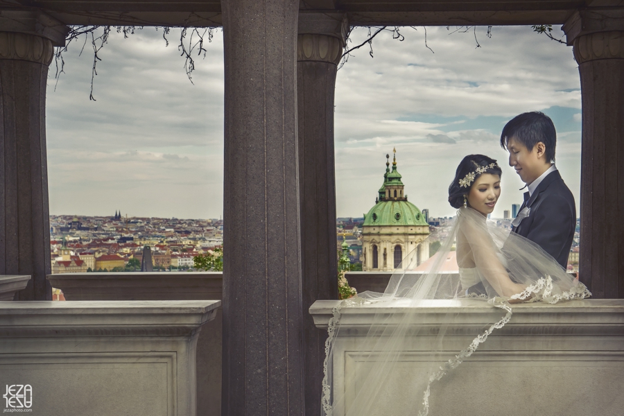 CZECH REPUBLIC – PRAGUE  castle Pre Wedding Engagement photo shoot