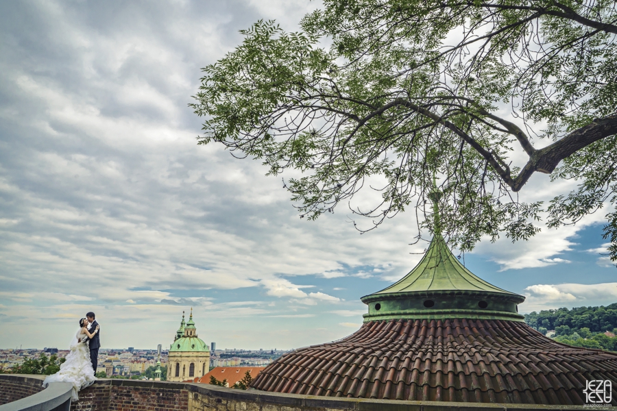 CZECH REPUBLIC – PRAGUE  castle Pre Wedding Engagement photo shoot