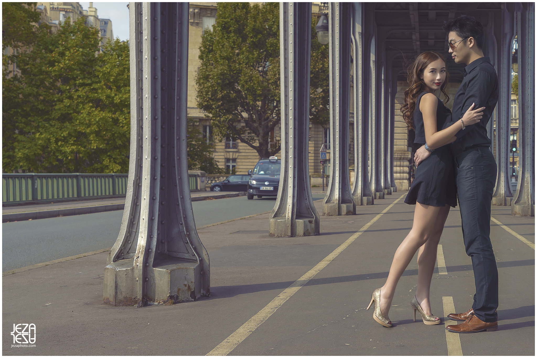 Alice + Kelvin Paris Pont de Bir-Hakeim inception bridge Pre-Wedding Photo session