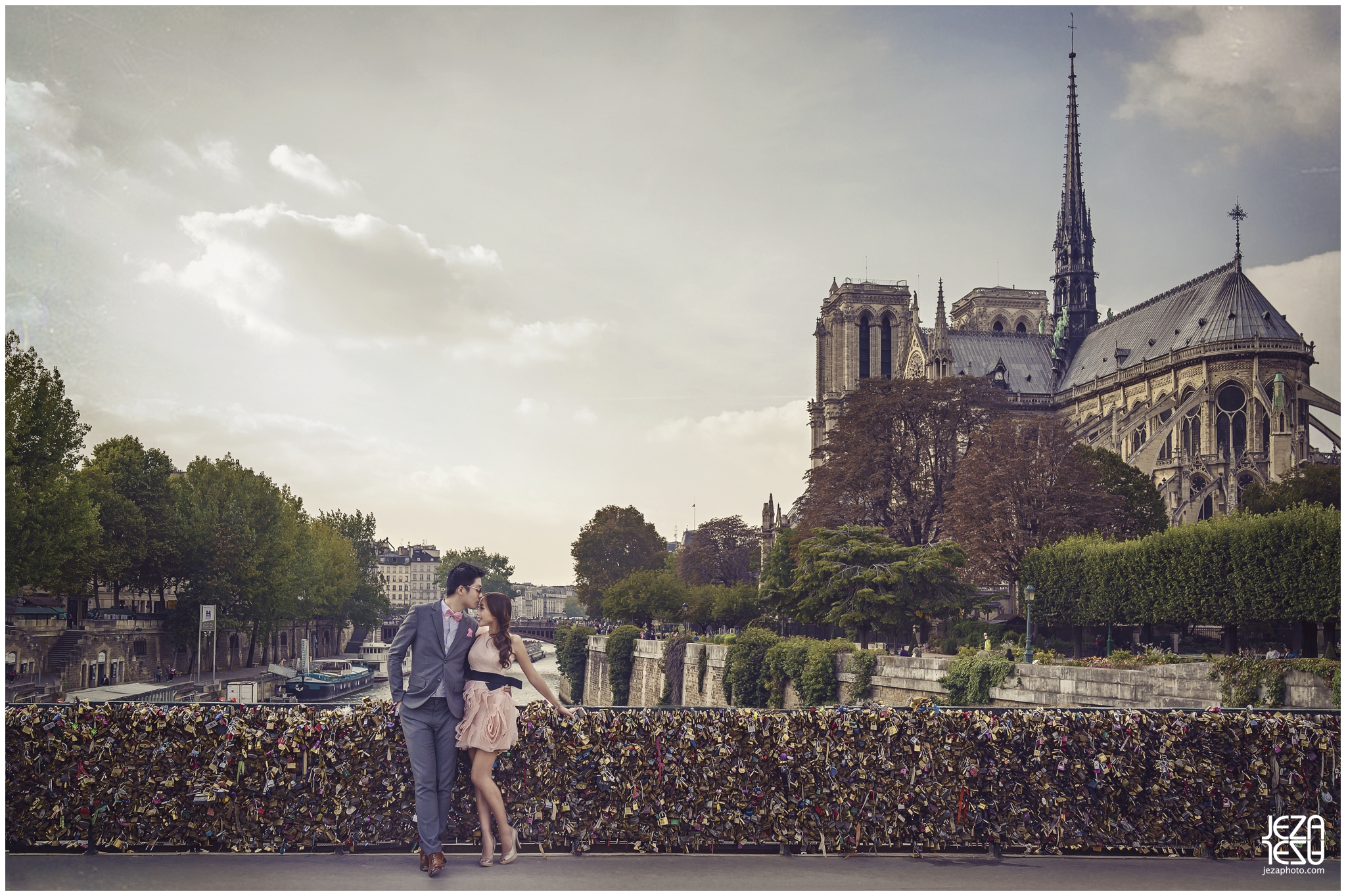 jeza paris notre dame cathedral pre-wedding photo