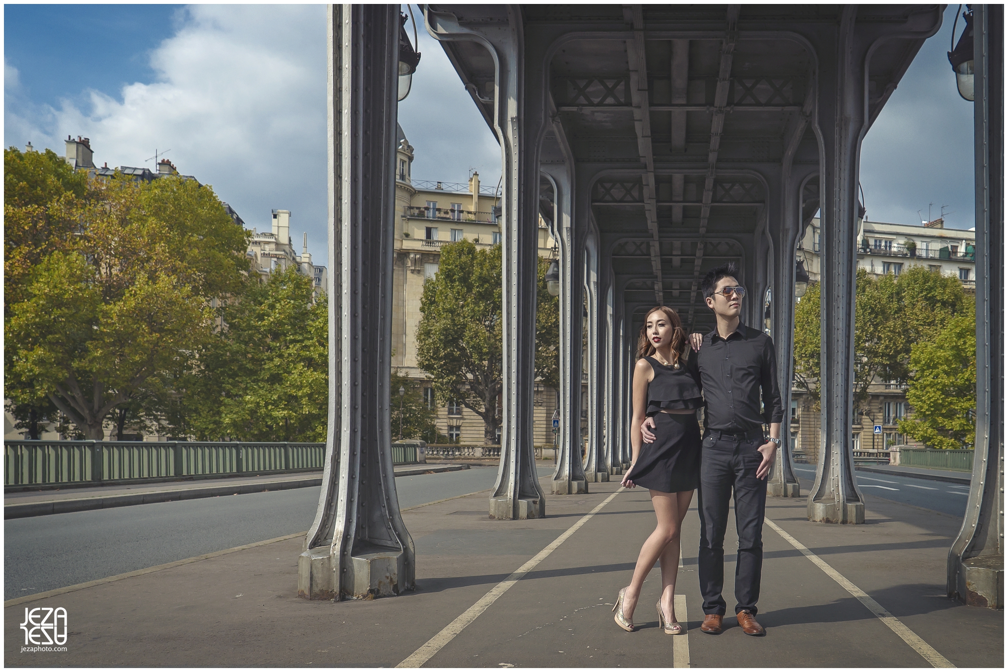 Alice + Kelvin Paris Pont de Bir-Hakeim inception bridge Pre-Wedding Photo session