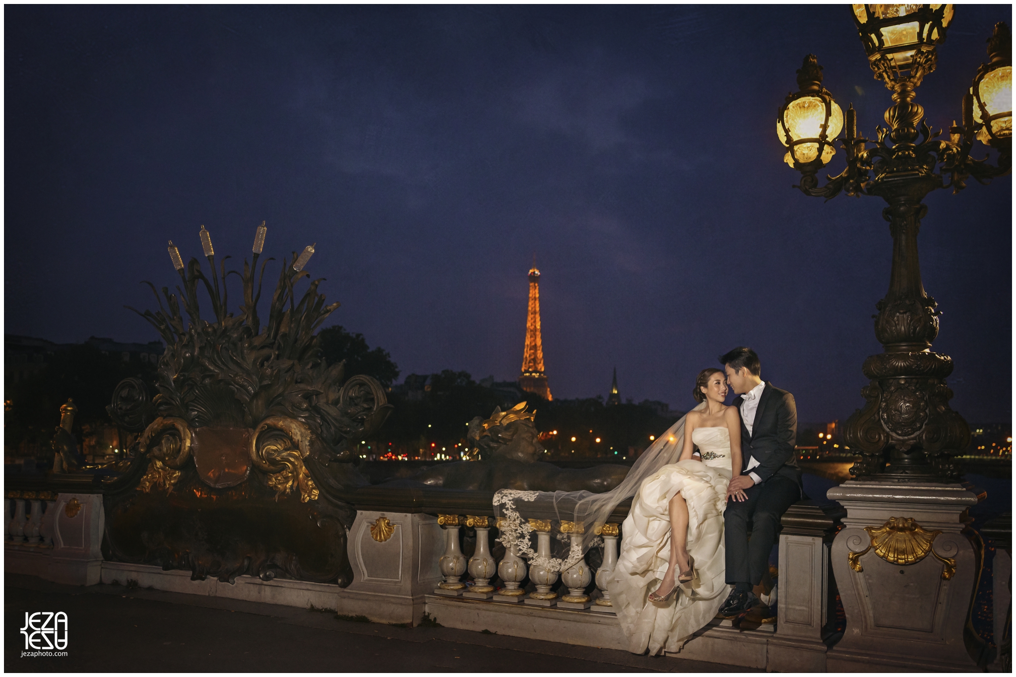 paris night time eiffel tower pre-wedding