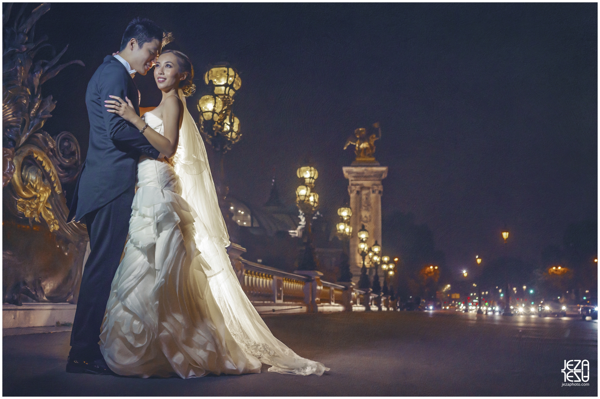 jeza Paris Pont Alexandre III pre-wedding photo