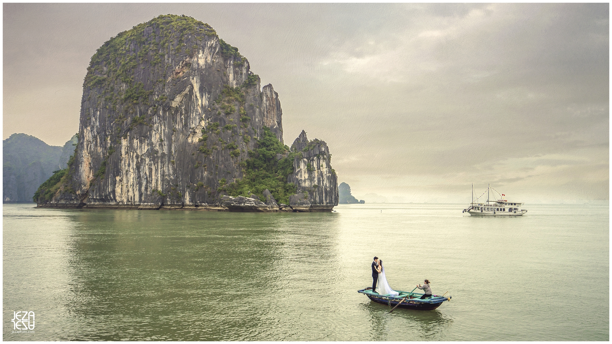 Asia Vietnam Pre Wedding Engagement on a Boat