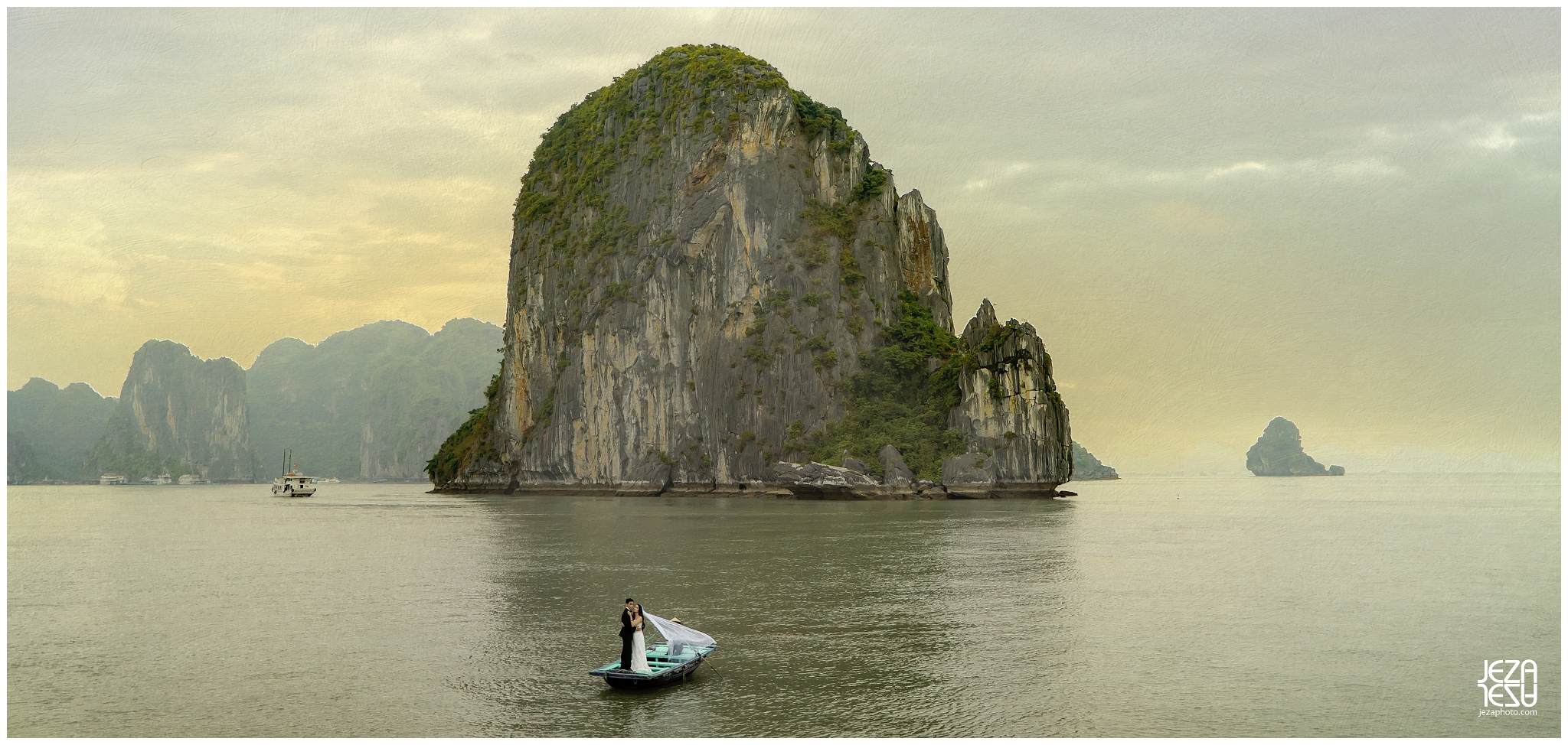 Asia Vietnam Pre Wedding Engagement on a Boat