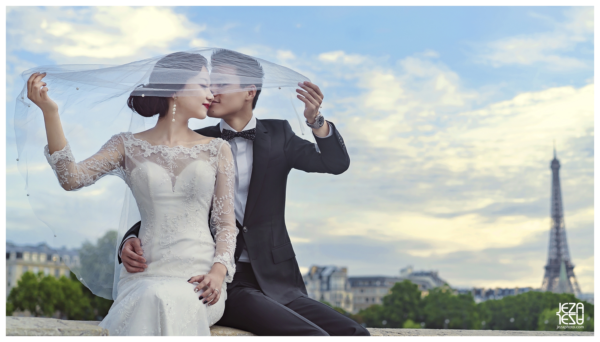paris Pont Alexandre III The Eiffel Tower Musée du Louvre pre wedding engagement photo session by jeza photography zabrina deng and jeremy chan