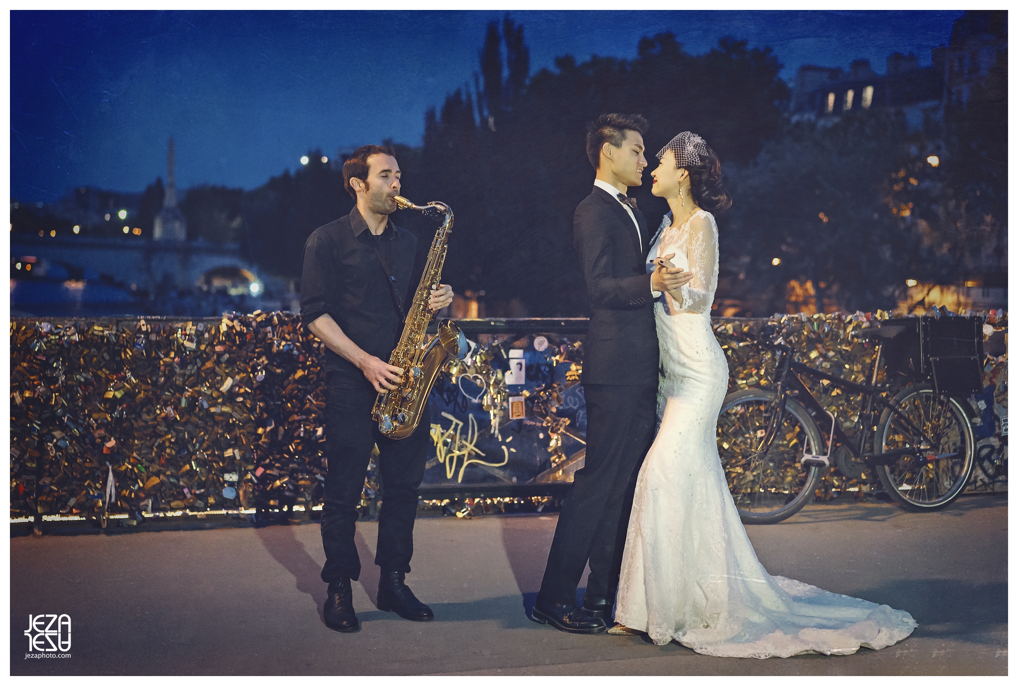 paris Pont Alexandre III The Eiffel Tower Musée du Louvre pre wedding engagement photo session by jeza photography zabrina deng and jeremy chan