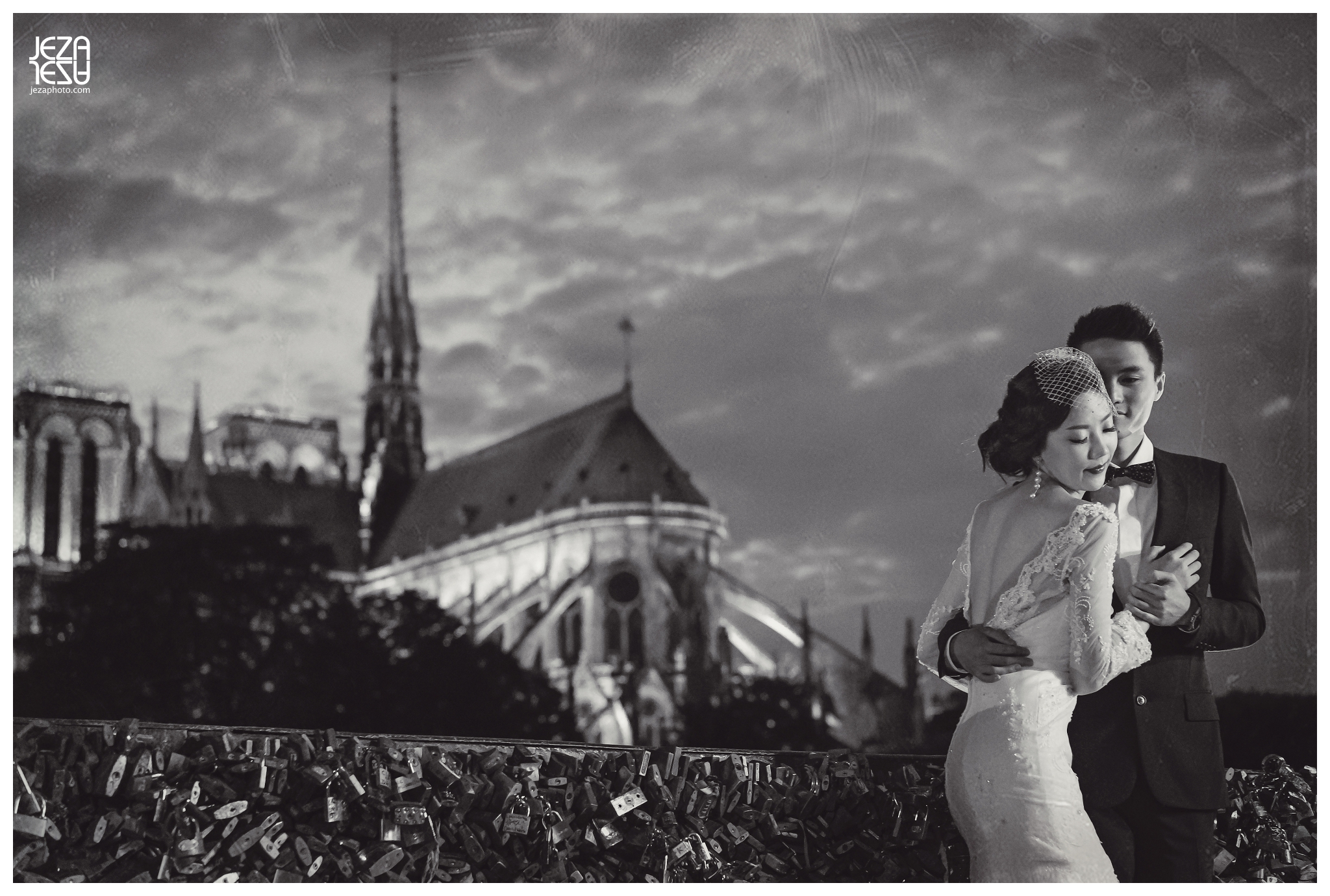 paris Pont Alexandre III The Eiffel Tower Musée du Louvre pre wedding engagement photo session by jeza photography zabrina deng and jeremy chan