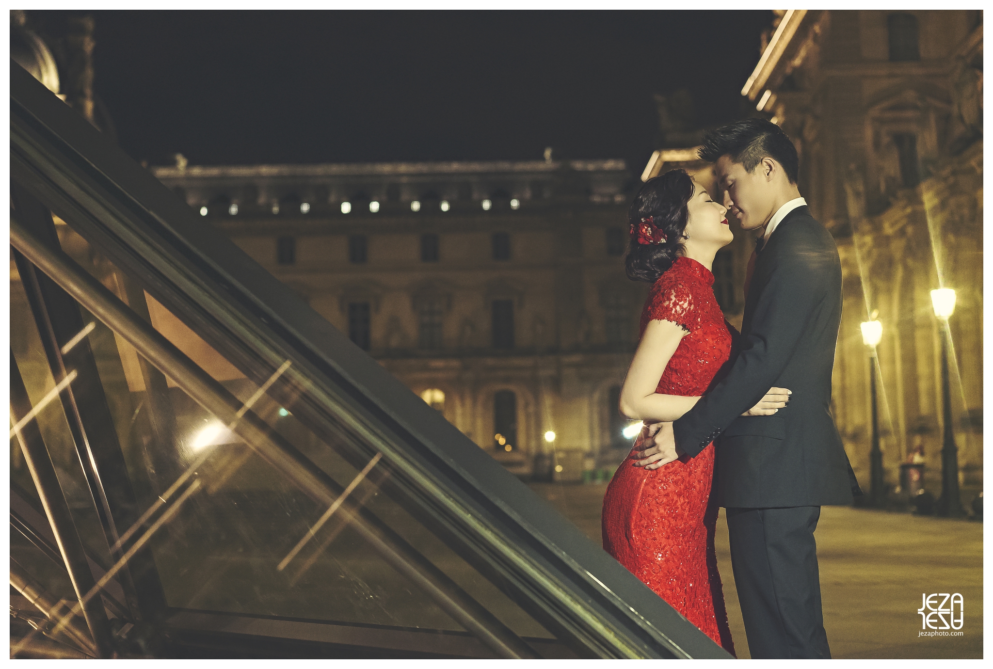 paris Pont Alexandre III The Eiffel Tower Musée du Louvre pre wedding engagement photo session by jeza photography zabrina deng and jeremy chan