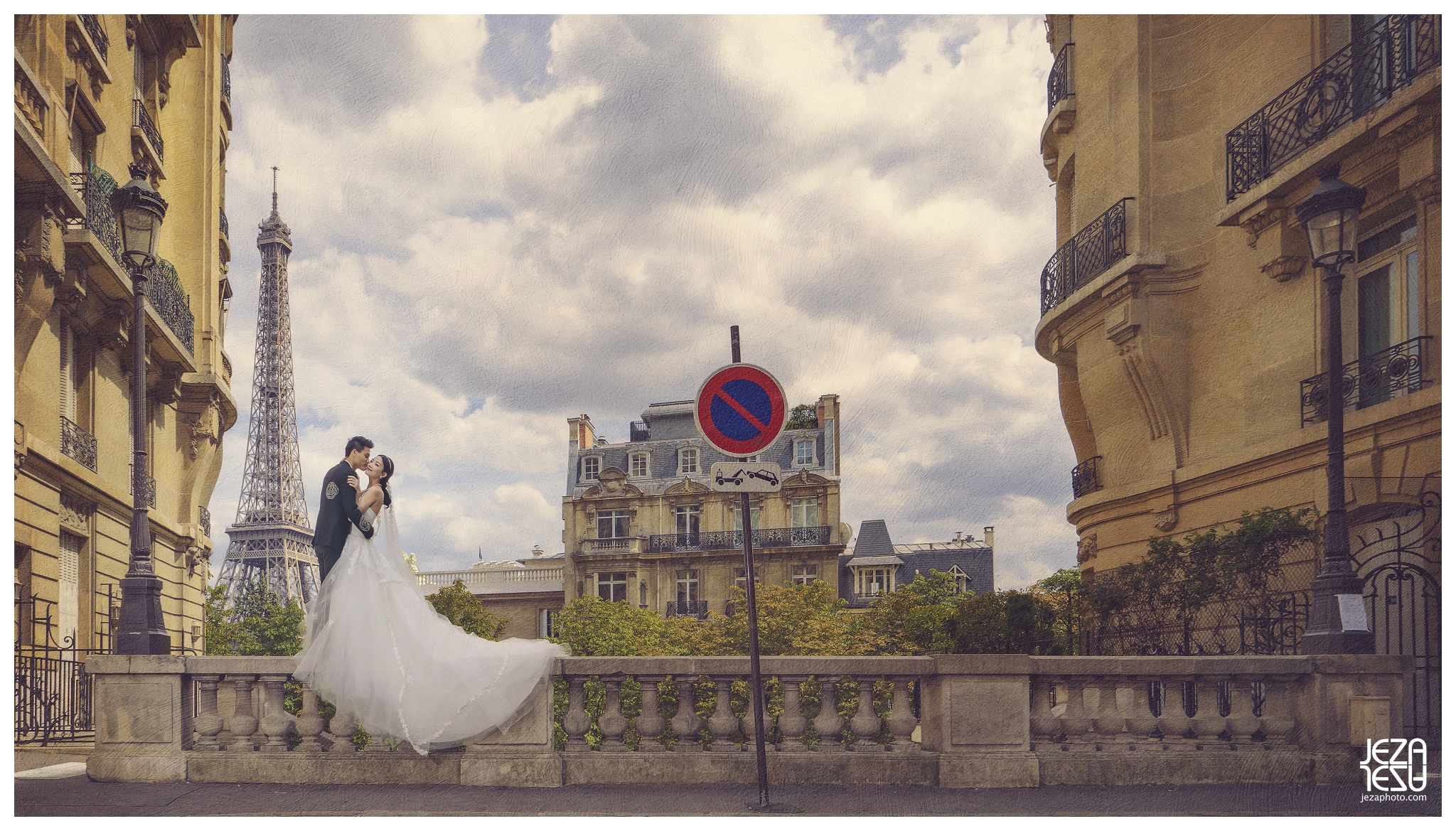 paris Pont Alexandre III The Eiffel Tower Musée du Louvre pre wedding engagement photo session by jeza photography zabrina deng and jeremy chan