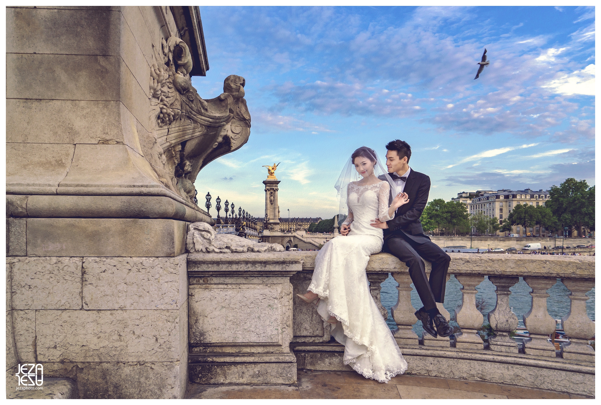 paris Pont Alexandre III The Eiffel Tower Musée du Louvre pre wedding engagement photo session by jeza photography zabrina deng and jeremy chan