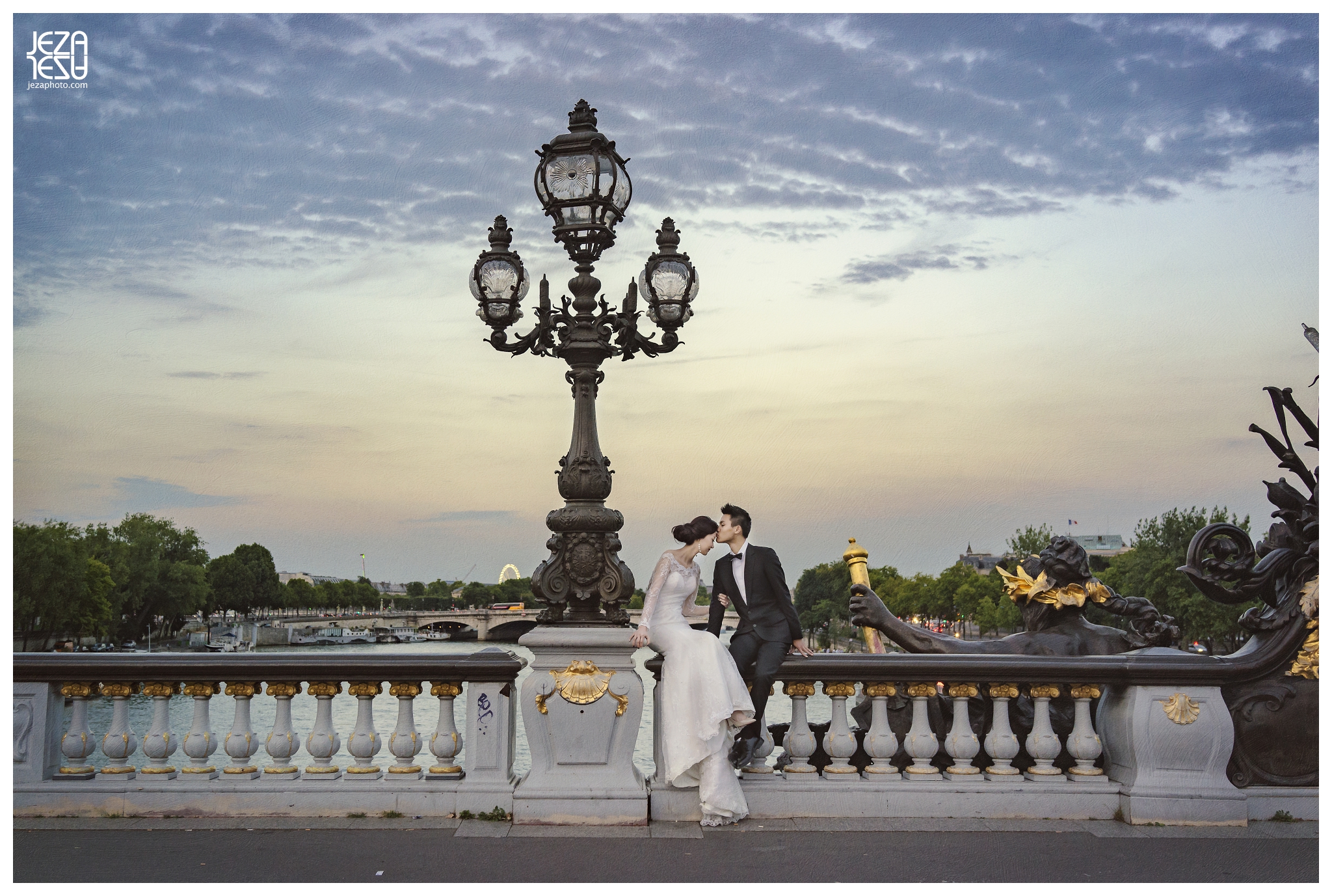 paris Pont Alexandre III The Eiffel Tower Musée du Louvre pre wedding engagement photo session by jeza photography zabrina deng and jeremy chan